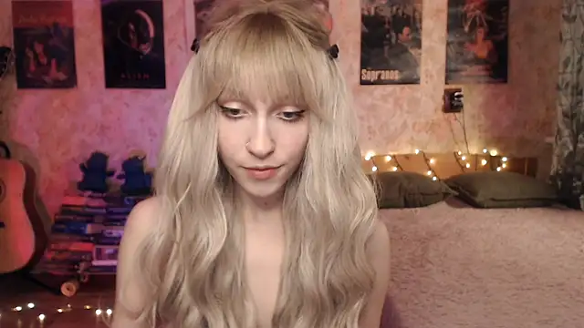 Snapshot of Friendly_Ellie chatting on January 22, 2025, 12:06 pm Friendly Ellie online show from January 22, 2025, 12:06 pm