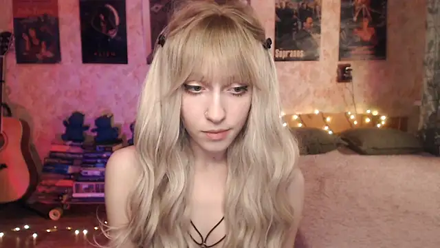 Snapshot of Friendly_Ellie chatting on January 23, 2025, 12:09 pm Friendly Ellie online show from January 23, 2025, 12:09 pm