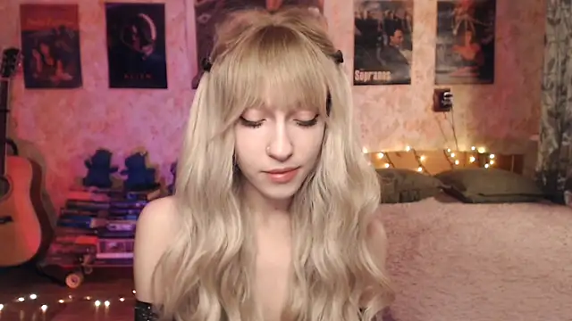 Snapshot of Friendly_Ellie chatting on January 20, 2025, 11:10 pm Friendly Ellie online show from January 20, 2025, 11:10 pm