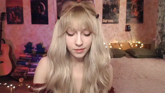 Snapshot of Friendly_Ellie chatting on January 19, 2025, 12:17 am Friendly Ellie online show from January 19, 2025, 12:17 am