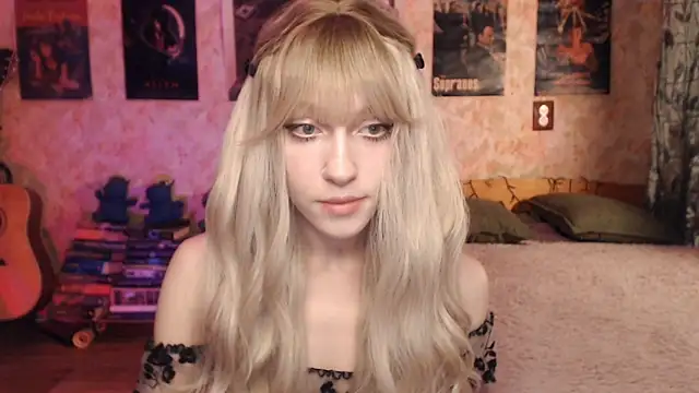 Snapshot of Friendly_Ellie chatting on February 12, 2025, 11:09 pm Friendly Ellie online show from February 12, 2025, 11:09 pm
