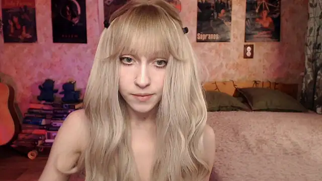 Snapshot of Friendly_Ellie chatting on March 17, 2025, 12:14 pm Friendly Ellie online show from March 17, 2025, 12:14 pm