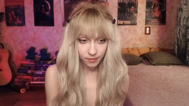 Snapshot of Friendly_Ellie chatting on January 31, 2025, 12:18 pm Friendly Ellie online show from January 31, 2025, 12:18 pm