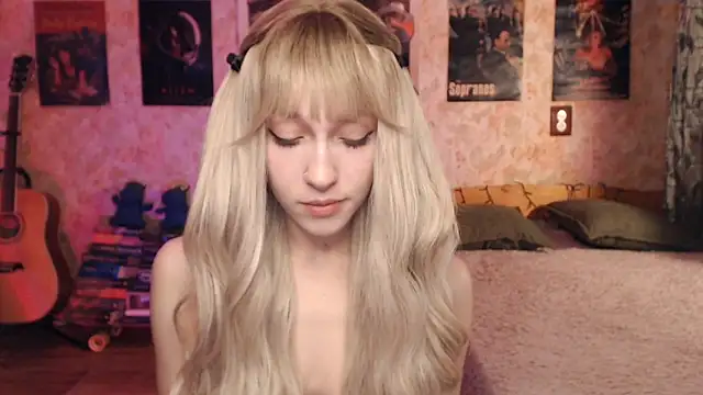 Snapshot of Friendly_Ellie chatting on February 2, 2025, 12:09 am Friendly Ellie online show from February 2, 2025, 12:09 am