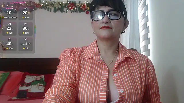 Snapshot of ISABEEL_SOFIA01 chatting on October 16, 2025, 1:52 pm ISABEEL SOFIA01 online show from October 16, 2025, 1:52 pm