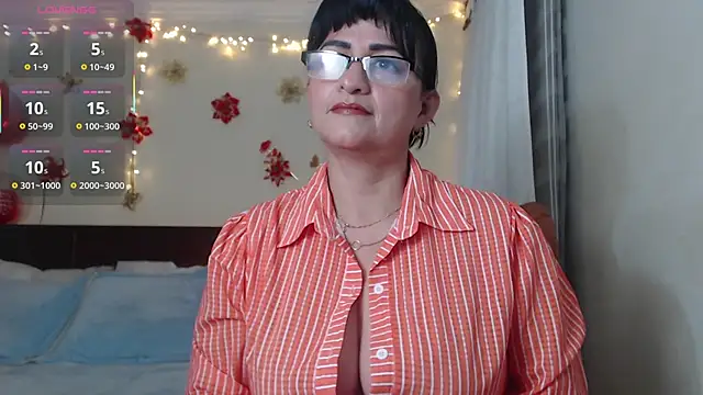 Snapshot of ISABEEL_SOFIA01 chatting on September 24, 2025, 10:33 am ISABEEL SOFIA01 online show from September 24, 2025, 10:33 am