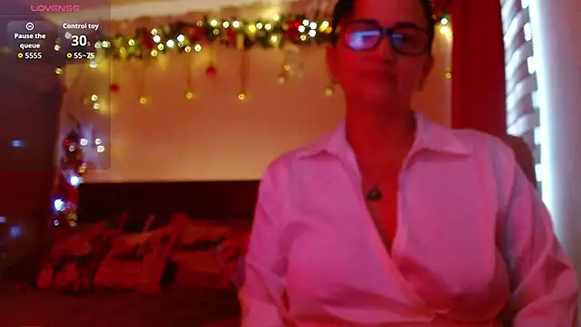 Snapshot of ISABEEL_SOFIA01 chatting on January 8, 2026, 12:33 pm ISABEEL SOFIA01 online show from January 8, 2026, 12:33 pm