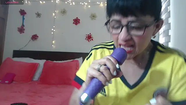 Snapshot of ISABEEL_SOFIA01 chatting on March 20, 2025, 9:46 pm ISABEEL SOFIA01 online show from March 20, 2025, 9:46 pm