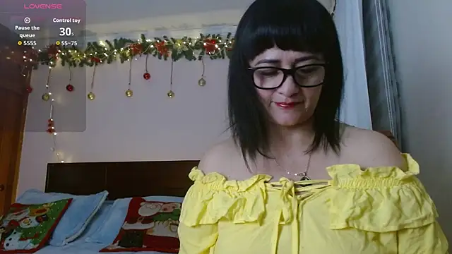 Snapshot of ISABEEL_SOFIA01 chatting on December 17, 2025, 10:31 am ISABEEL SOFIA01 online show from December 17, 2025, 10:31 am