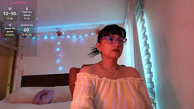 Snapshot of ISABEEL_SOFIA01 chatting on February 27, 2026, 2:39 pm ISABEEL SOFIA01 online show from February 27, 2026, 2:39 pm