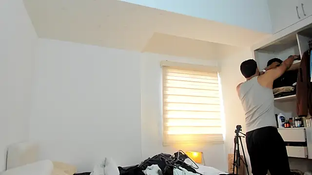 Justyn Torres online show from October 16, 2025, 2:03 pm