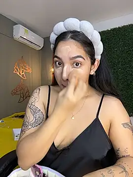 Amandanauty online show from December 16, 2025, 4:17 am