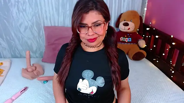 Queenamazon1 online show from October 27, 2025, 3:24 pm