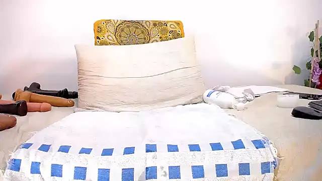 Snapshot of isabella-yumm chatting on May 18, 2026, 8:19 am isabella-yumm online show from May 18, 2026, 8:19 am