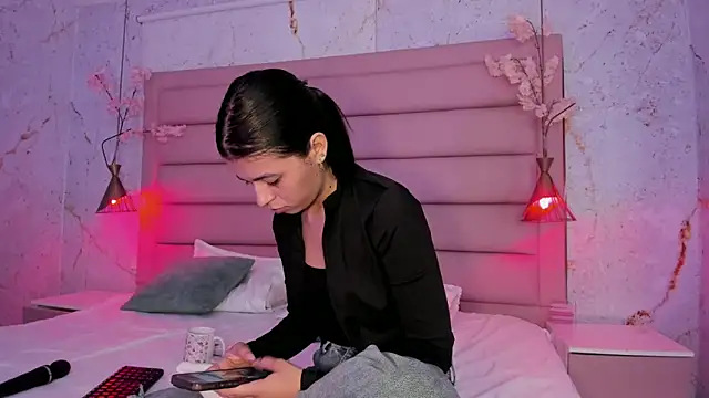 IvySanders1 online show from October 16, 2025, 12:35 pm