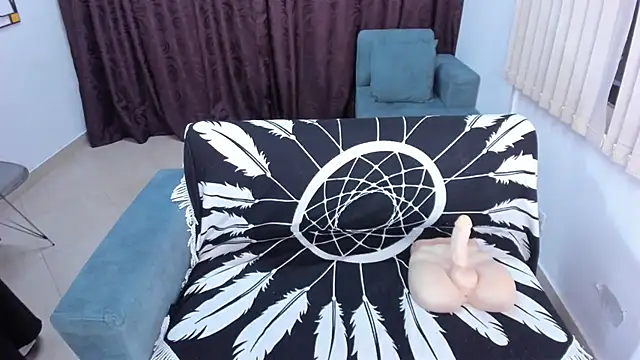 cintiagreyx online show from October 29, 2025, 11:42 am