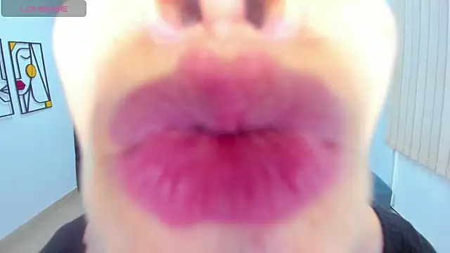 cintiagreyx online show from September 25, 2025, 11:38 am