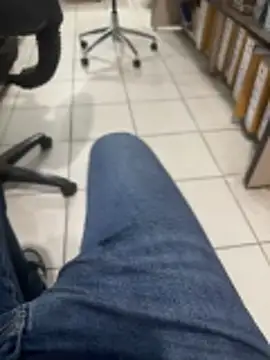 Snapshot of MAHKE12 chatting on November 17, 2025, 2:32 pm MAHKE12 online show from November 17, 2025, 2:32 pm