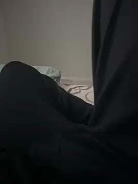 Snapshot of MAHKE12 chatting on November 5, 2025, 9:51 pm MAHKE12 online show from November 5, 2025, 9:51 pm