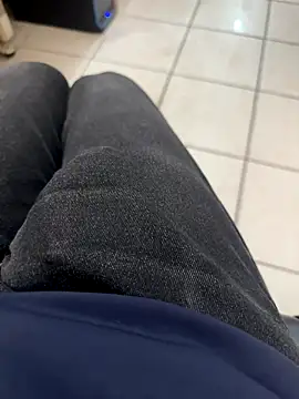 Snapshot of MAHKE12 chatting on November 7, 2025, 9:25 am MAHKE12 online show from November 7, 2025, 9:25 am