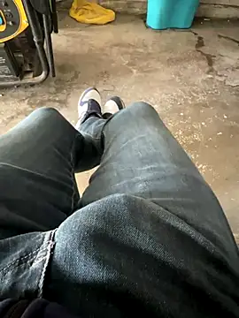 Snapshot of MAHKE12 chatting on October 24, 2025, 9:19 am MAHKE12 online show from October 24, 2025, 9:19 am