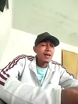 stifen  online show from February 19, 2025, 9:03 pm