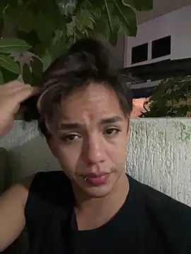 Apolo  lommelli online show from December 4, 2025, 1:15 am