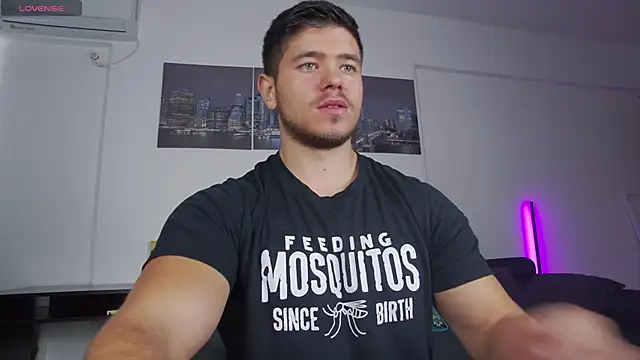 Snapshot of Arilas_ chatting on November 9, 2025, 7:23 am Arilas online show from November 9, 2025, 7:23 am