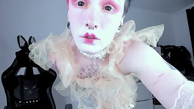 Snapshot of sweet_pinkberry chatting on October 31, 2025, 4:58 pm sweet pinkberry online show from October 31, 2025, 4:58 pm