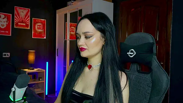 QueenAliss online show from November 28, 2025, 3:50 am