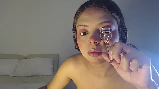 ValienteGirl  online show from February 2, 2026, 2:43 am