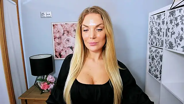 AulloraHoney online show from February 16, 2025, 3:16 pm