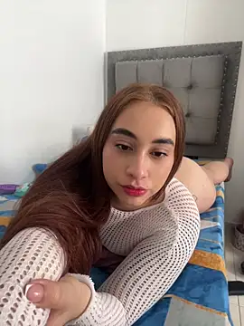 Snapshot of Elena222_ chatting on June 20, 2026, 6:35 pm Elena222 online show from June 20, 2026, 6:35 pm
