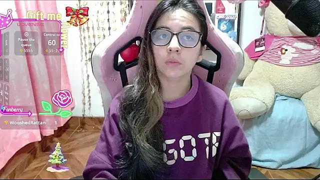 Snapshot of Maggie_Fox3 chatting on November 4, 2025, 2:26 am Maggie Fox3 online show from November 4, 2025, 2:26 am