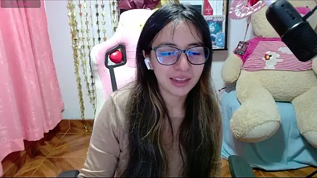 Snapshot of Maggie_Fox3 chatting on November 25, 2025, 1:39 am Maggie Fox3 online show from November 25, 2025, 1:39 am