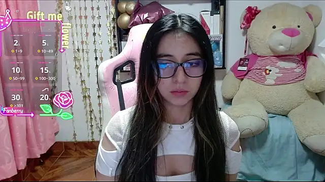 Snapshot of Maggie_Fox3 chatting on October 27, 2025, 3:07 am Maggie Fox3 online show from October 27, 2025, 3:07 am