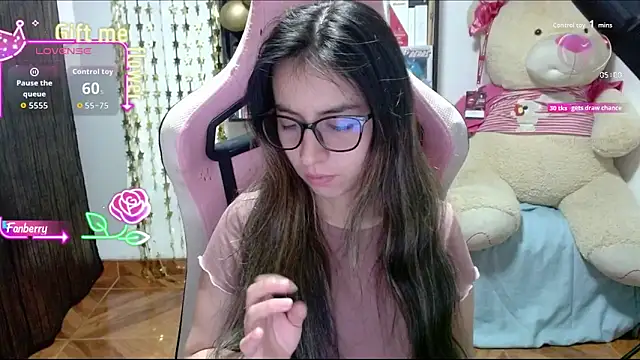 Snapshot of Maggie_Fox3 chatting on October 9, 2025, 1:28 am Maggie Fox3 online show from October 9, 2025, 1:28 am