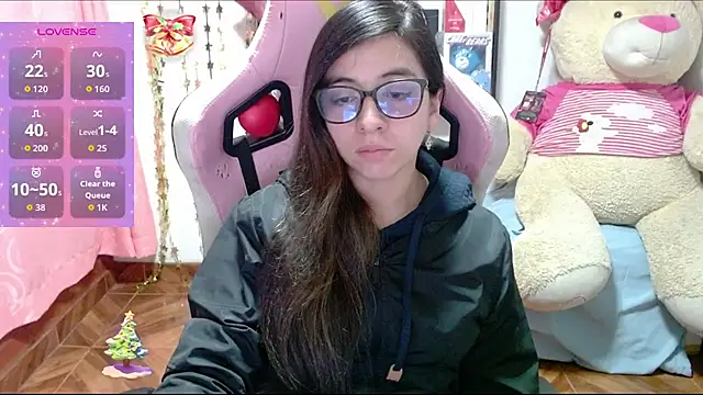 Snapshot of Maggie_Fox3 chatting on December 15, 2025, 1:00 am Maggie Fox3 online show from December 15, 2025, 1:00 am