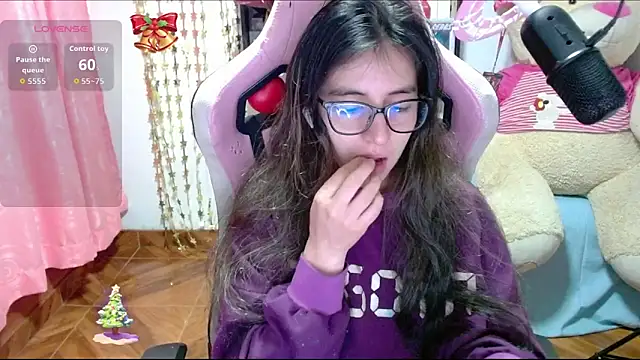 Snapshot of Maggie_Fox3 chatting on November 22, 2025, 12:32 am Maggie Fox3 online show from November 22, 2025, 12:32 am