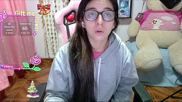 Snapshot of Maggie_Fox3 chatting on November 17, 2025, 1:53 am Maggie Fox3 online show from November 17, 2025, 1:53 am