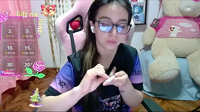 Snapshot of Maggie_Fox3 chatting on November 9, 2025, 12:36 am Maggie Fox3 online show from November 9, 2025, 12:36 am