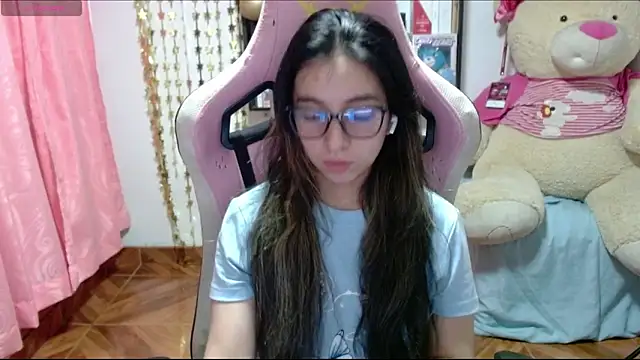 Snapshot of Maggie_Fox3 chatting on October 23, 2025, 2:10 am Maggie Fox3 online show from October 23, 2025, 2:10 am