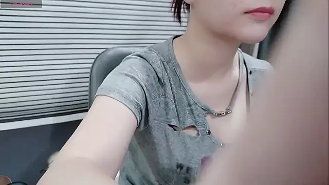 pelue online show from April 17, 2026, 1:19 am