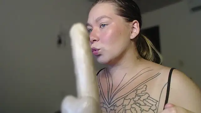 Snapshot of Enotika chatting on December 14, 2025, 11:32 pm Enotika online show from December 14, 2025, 11:32 pm