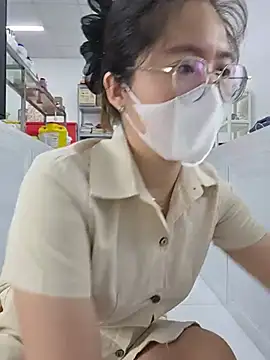 HinaLovely online show from June 30, 2026, 3:28 am