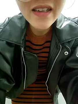 HinaLovely online show from December 31, 2024, 10:48 am