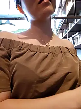 HinaLovely online show from January 5, 2025, 5:20 am