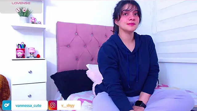 Snapshot of Vannessa__Shy chatting on September 10, 2025, 10:53 pm Vannessa  Shy online show from September 10, 2025, 10:53 pm