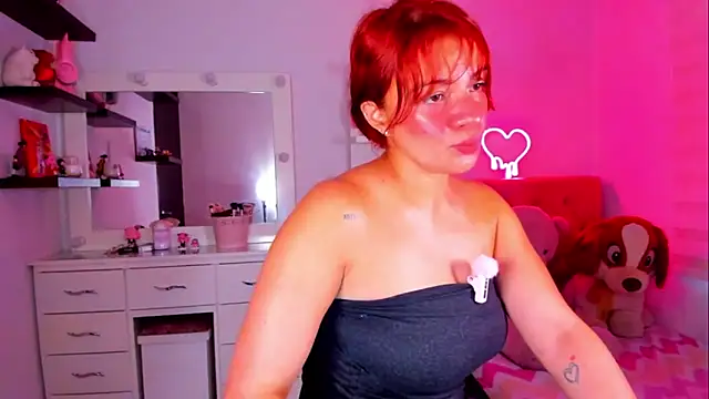 Snapshot of Vannessa__Shy chatting on May 26, 2026, 7:12 pm Vannessa Shy online show from May 26, 2026, 7:12 pm
