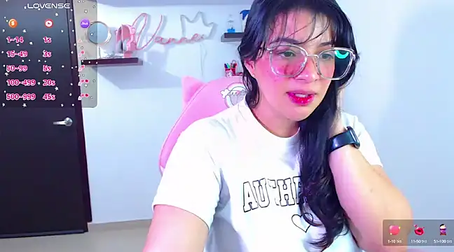 Snapshot of Vannessa__Shy chatting on February 7, 2025, 11:13 pm Vannessa  Shy online show from February 7, 2025, 11:13 pm